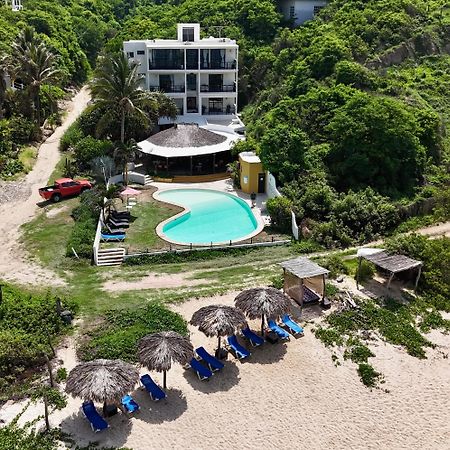 Manta Raya Hotel - Right On The Beach Cuatunalco Exterior foto
