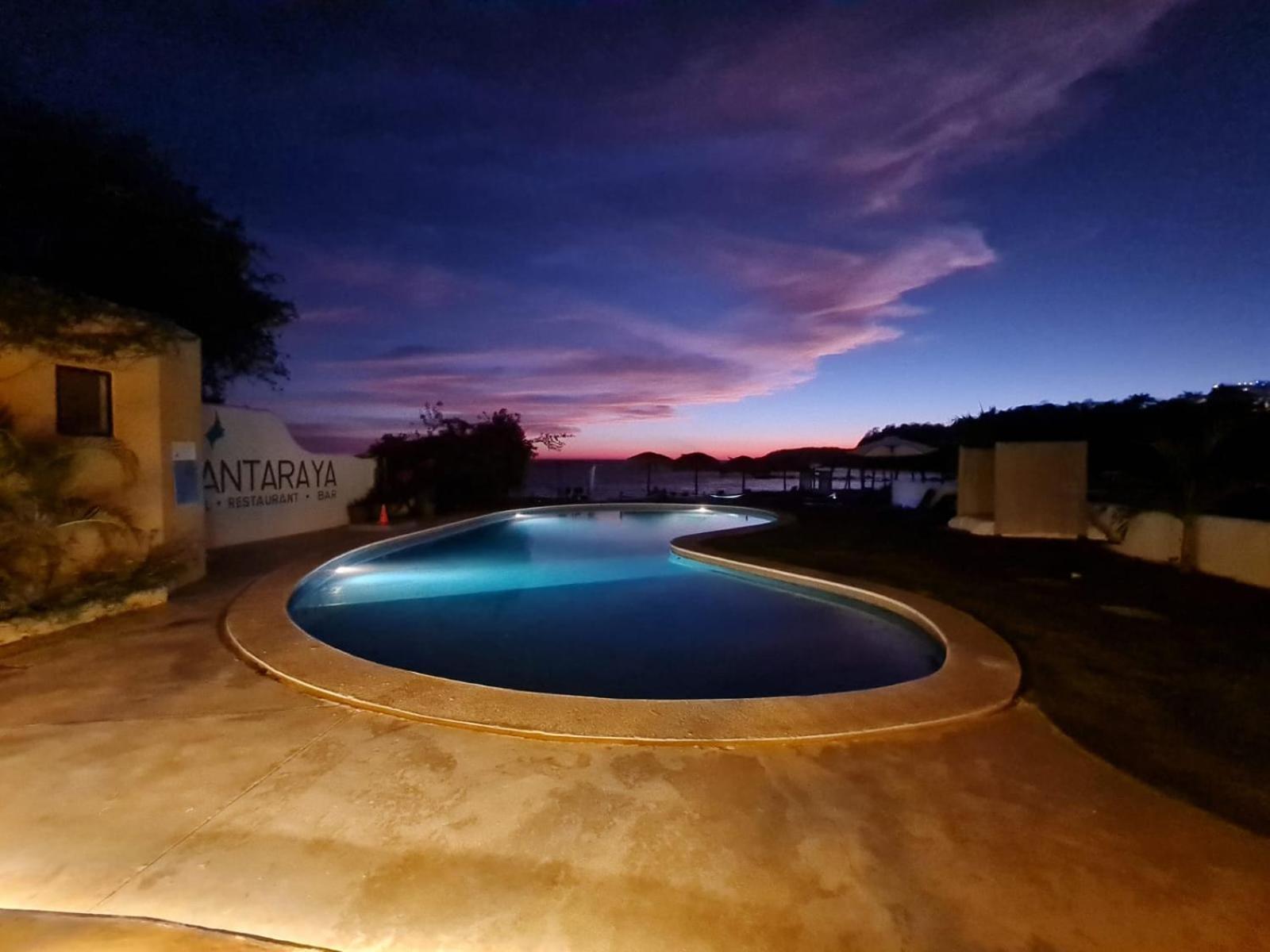 Manta Raya Hotel - Right On The Beach Cuatunalco Exterior foto