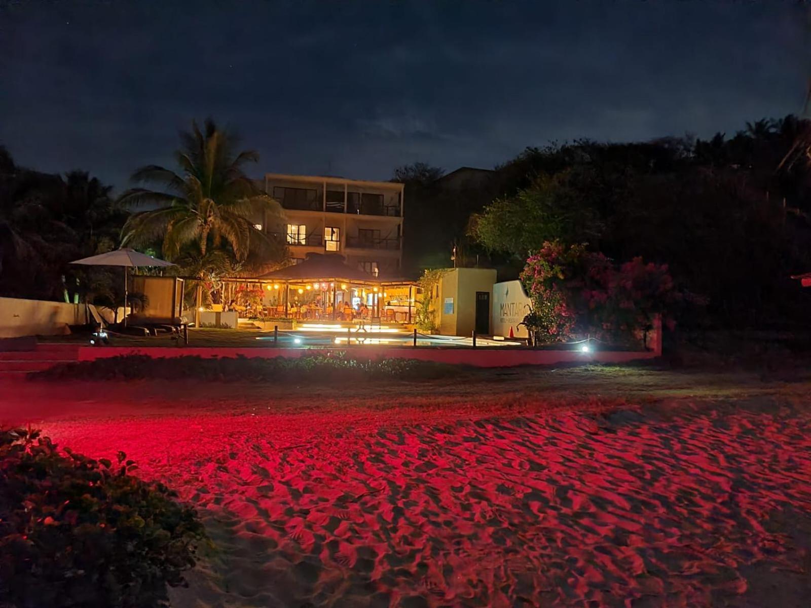 Manta Raya Hotel - Right On The Beach Cuatunalco Exterior foto