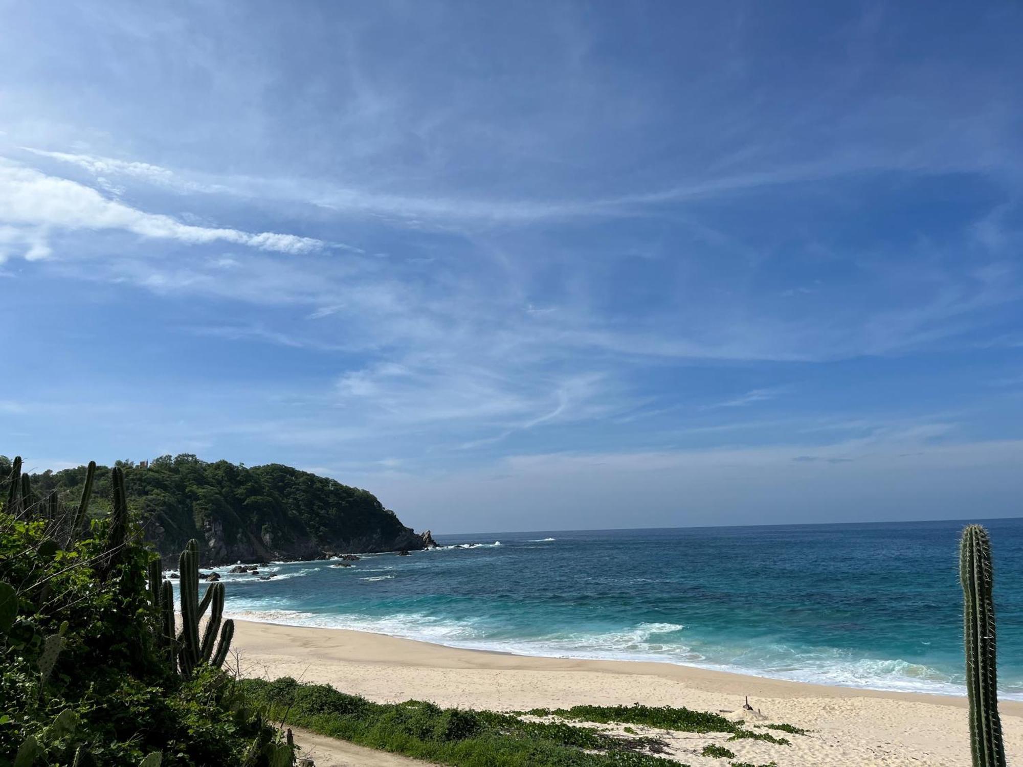 Manta Raya Hotel - Right On The Beach Cuatunalco Exterior foto