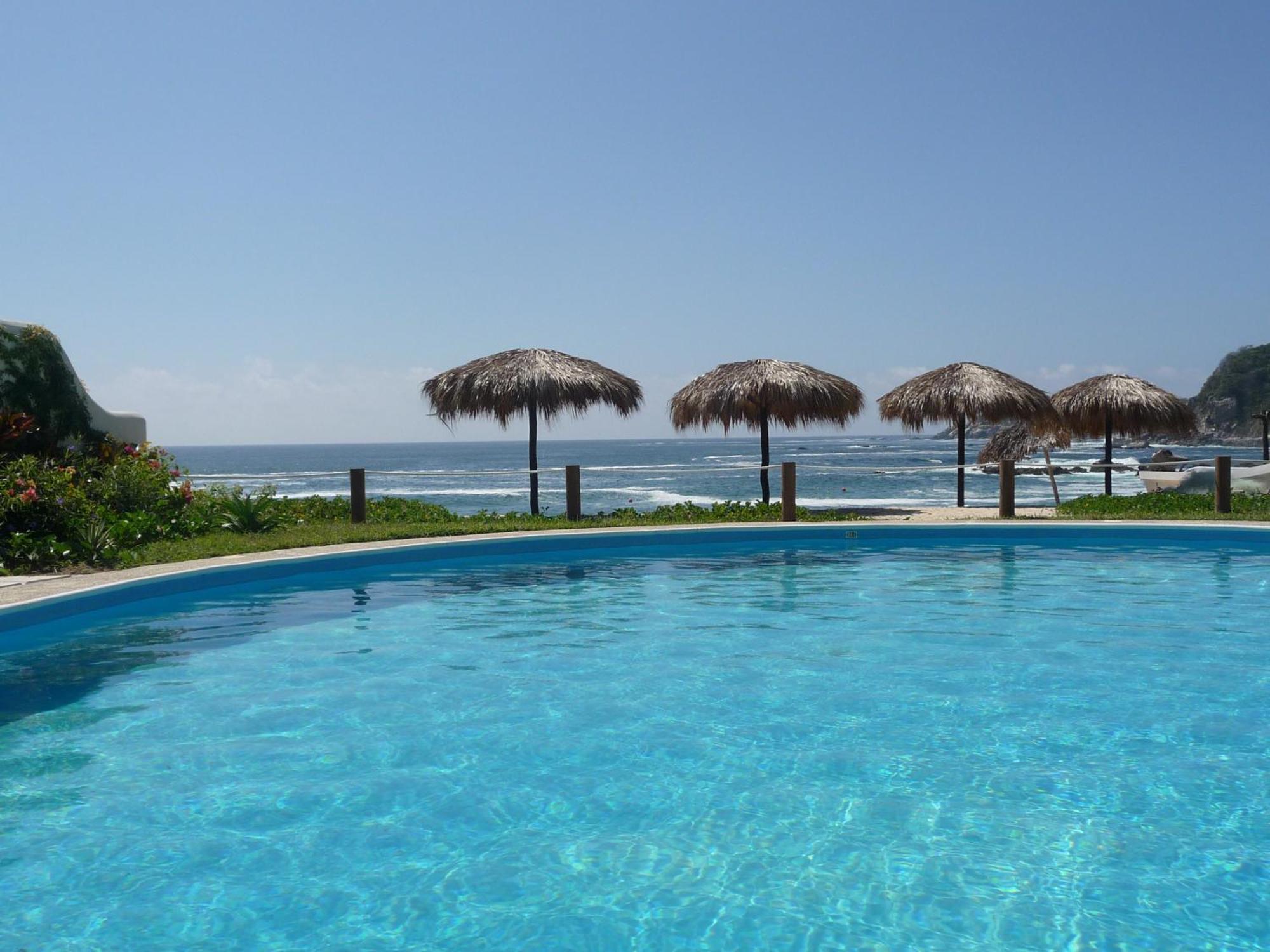 Manta Raya Hotel - Right On The Beach Cuatunalco Exterior foto