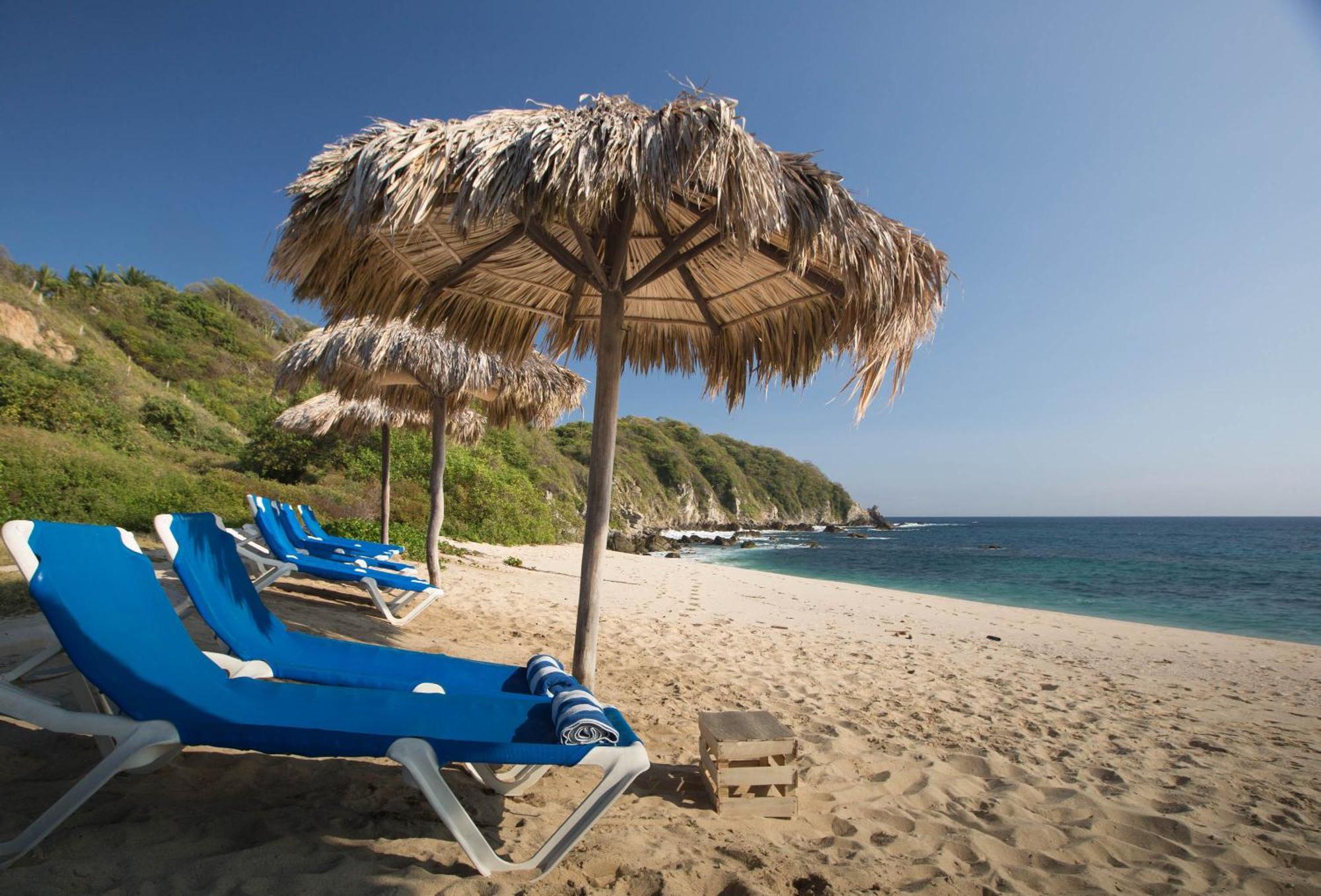 Manta Raya Hotel - Right On The Beach Cuatunalco Exterior foto