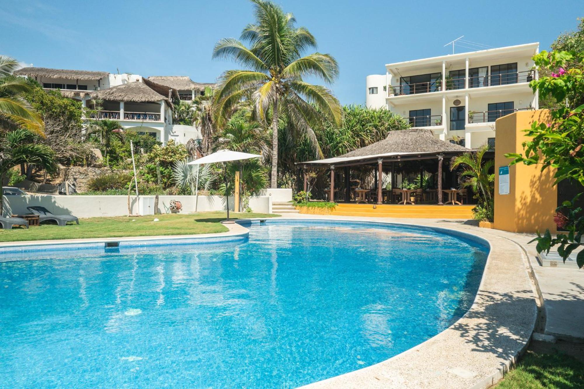 Manta Raya Hotel - Right On The Beach Cuatunalco Exterior foto