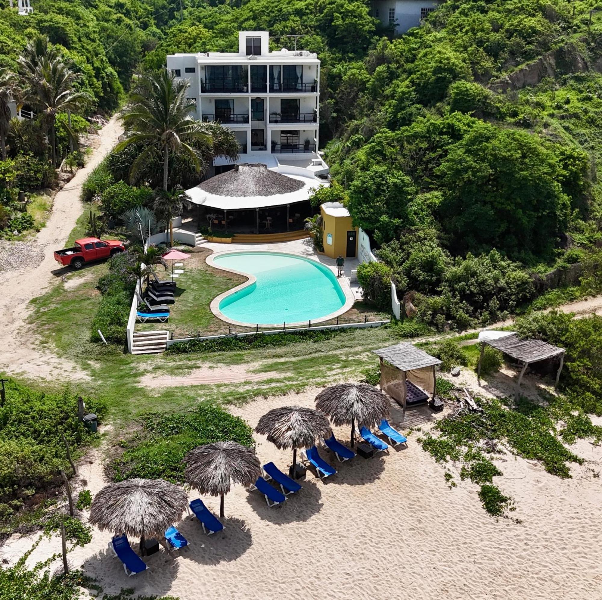 Manta Raya Hotel - Right On The Beach Cuatunalco Exterior foto
