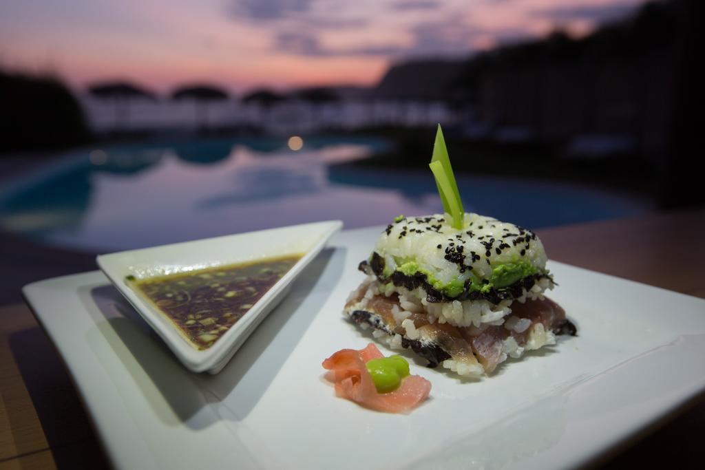 Manta Raya Hotel - Right On The Beach Cuatunalco Exterior foto