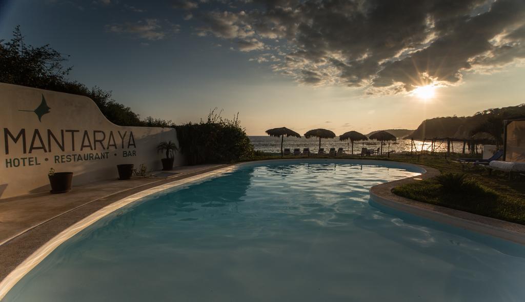 Manta Raya Hotel - Right On The Beach Cuatunalco Exterior foto