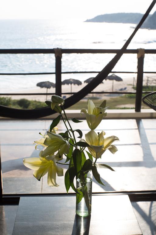 Manta Raya Hotel - Right On The Beach Cuatunalco Exterior foto